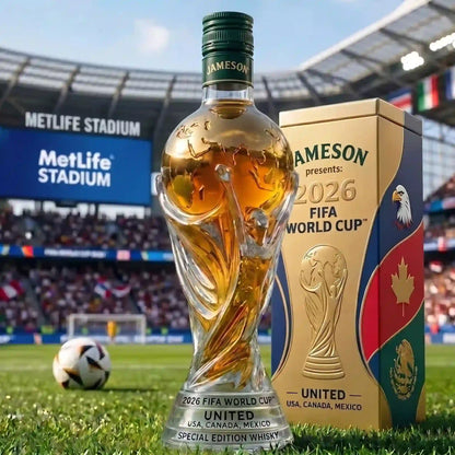 🏆⚽ Butelka whisky z edycji specjalnej poświęconej Mistrzostwom Świata FIFA 2026